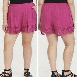 Torrid Rose Parade Soft Flowy Scalloped Short Size 1 NWT